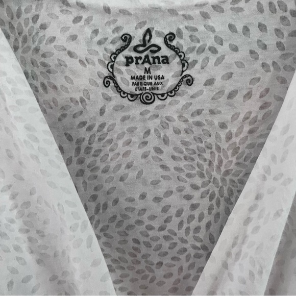 Prana Top • Size M - Picture 3 of 3